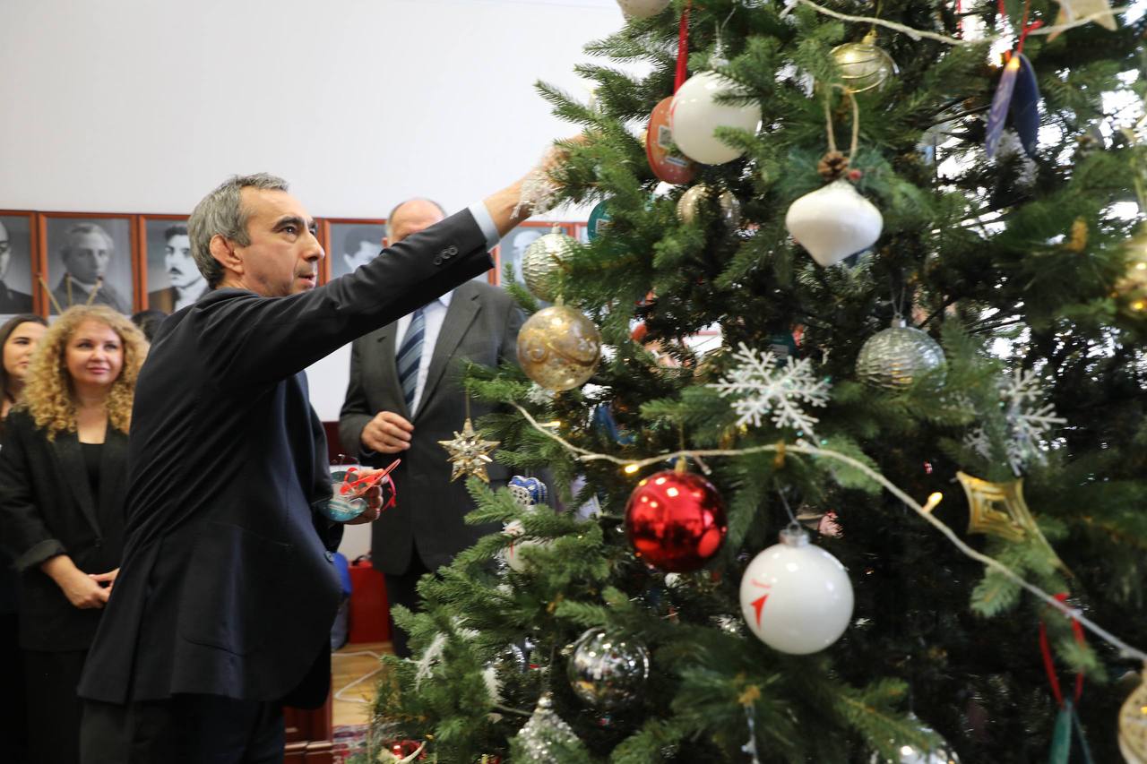 Заур Эминов принял участие в акции «Ёлка желаний»